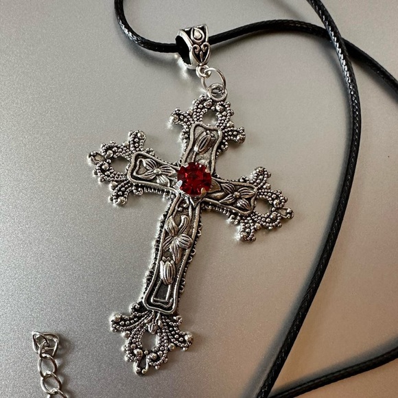 Gothic Red Crystal Cross Charm Necklace Floral Design Big Punk Goth Religious - Picture 5 of 7